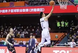 关于赛地聚焦——亚冠冲刺阶段热度飙升，山东男篮主帅复盘，球迷炸锅，轮换策略成焦点的信息