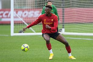 开云下载-罗马训练开放日；赛后单刀错失引欢呼；英超在即；年轻球员得到机会的简单介绍