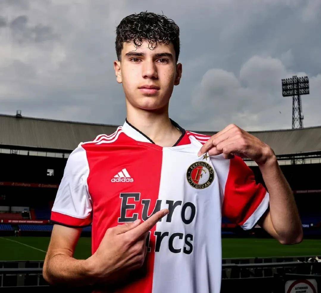 开云下载-加时末段荷甲传出新动向；华盛顿奇才队长鼓劲；管理层表态——赛场秩序良好；更衣室氛围转暖的简单介绍